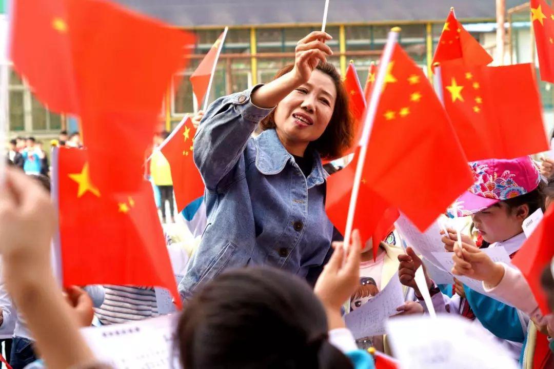 解答你疑惑,2015年南宁哪个广告公司做大型海报的呢?广西南宁最有名气的广告公司是哪一家?帮你忙
